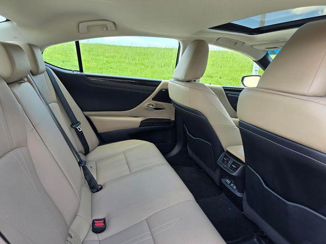 used 2019 Lexus ES 300h car, priced at $34,975