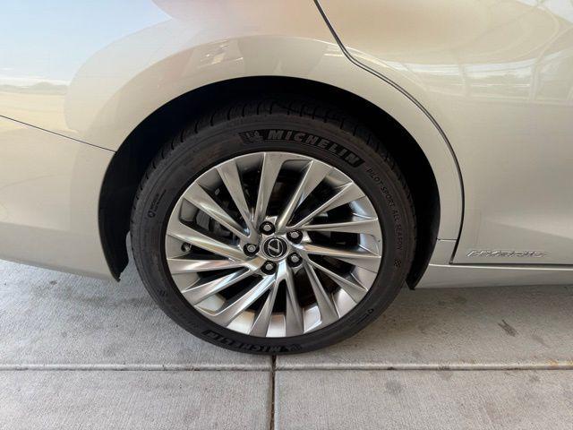 used 2019 Lexus ES 300h car, priced at $34,975