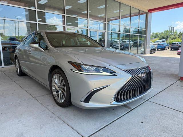 used 2019 Lexus ES 300h car, priced at $34,975