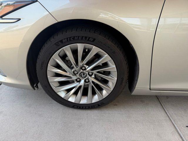 used 2019 Lexus ES 300h car, priced at $34,975