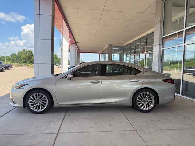 used 2019 Lexus ES 300h car, priced at $34,975