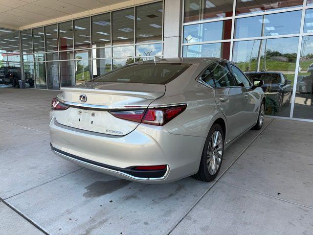 used 2019 Lexus ES 300h car, priced at $34,975