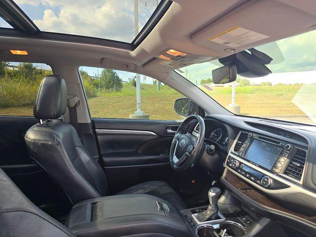 used 2019 Toyota Highlander car, priced at $27,500