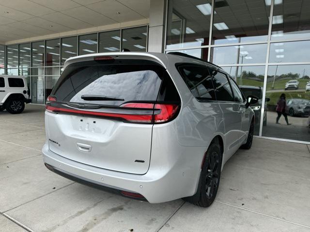 new 2024 Chrysler Pacifica car, priced at $49,344