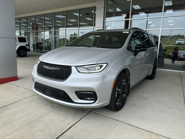 new 2024 Chrysler Pacifica car, priced at $49,344