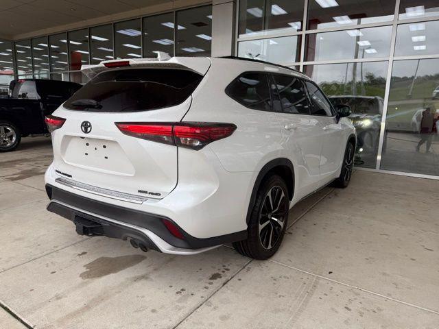 used 2022 Toyota Highlander car, priced at $33,978