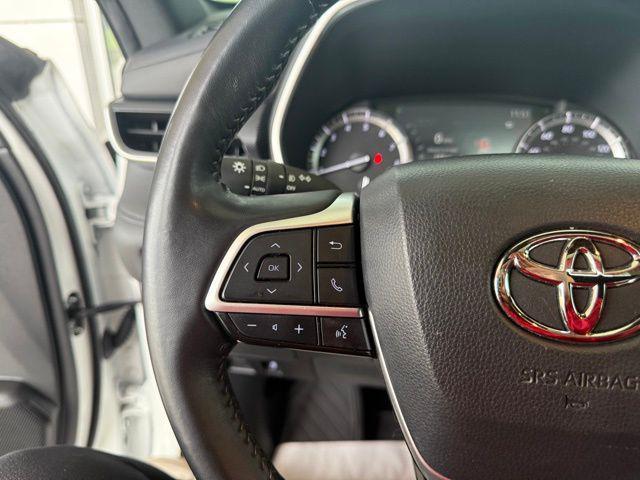 used 2022 Toyota Highlander car, priced at $33,978