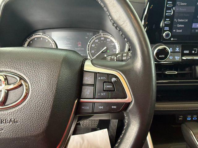 used 2022 Toyota Highlander car, priced at $33,978
