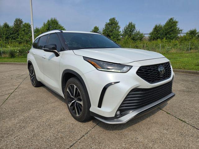 used 2022 Toyota Highlander car, priced at $33,978