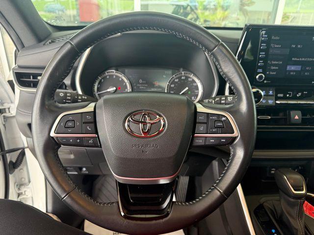 used 2022 Toyota Highlander car, priced at $33,978