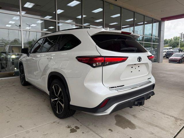 used 2022 Toyota Highlander car, priced at $33,978