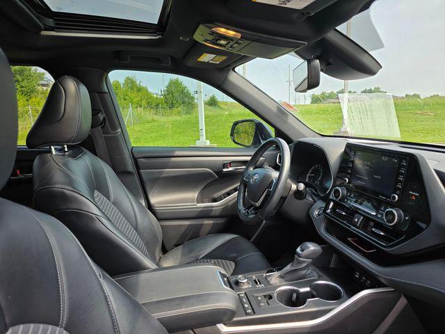 used 2022 Toyota Highlander car, priced at $33,978