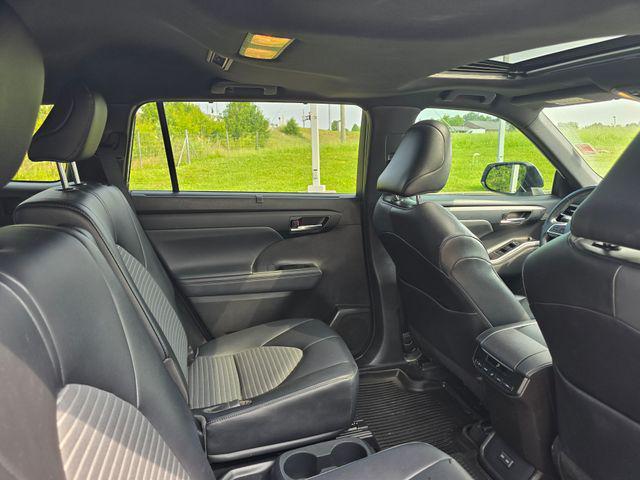 used 2022 Toyota Highlander car, priced at $33,978