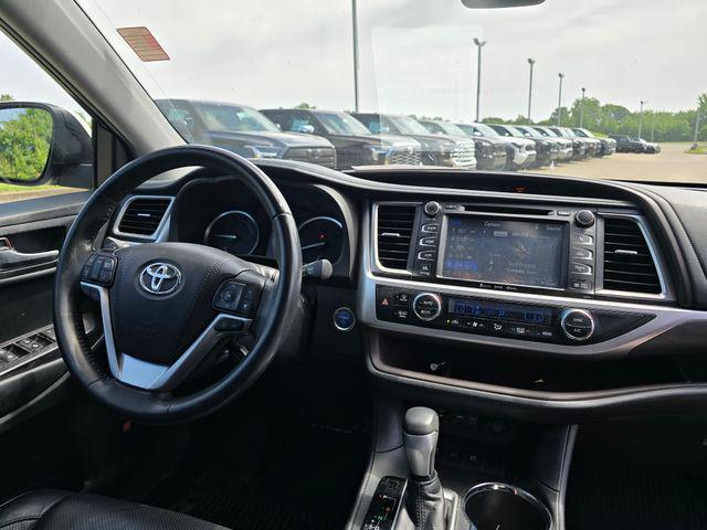 used 2019 Toyota Highlander Hybrid car, priced at $35,314