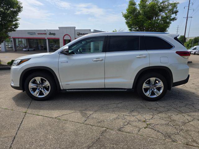 used 2019 Toyota Highlander Hybrid car, priced at $35,314