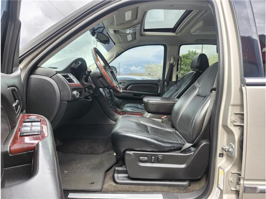used 2007 Cadillac Escalade car, priced at $7,990