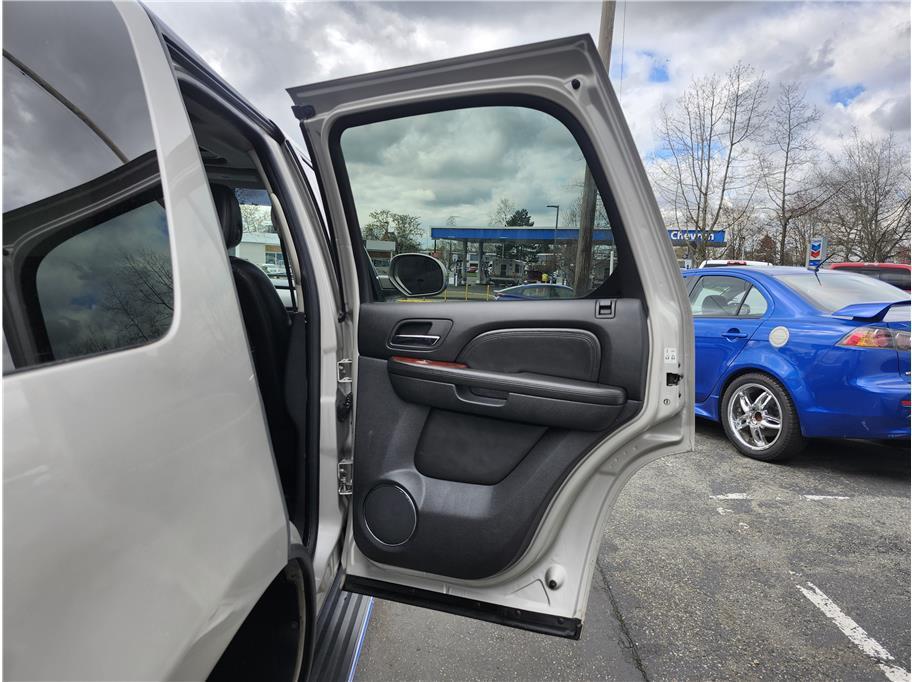 used 2007 Cadillac Escalade car, priced at $7,990