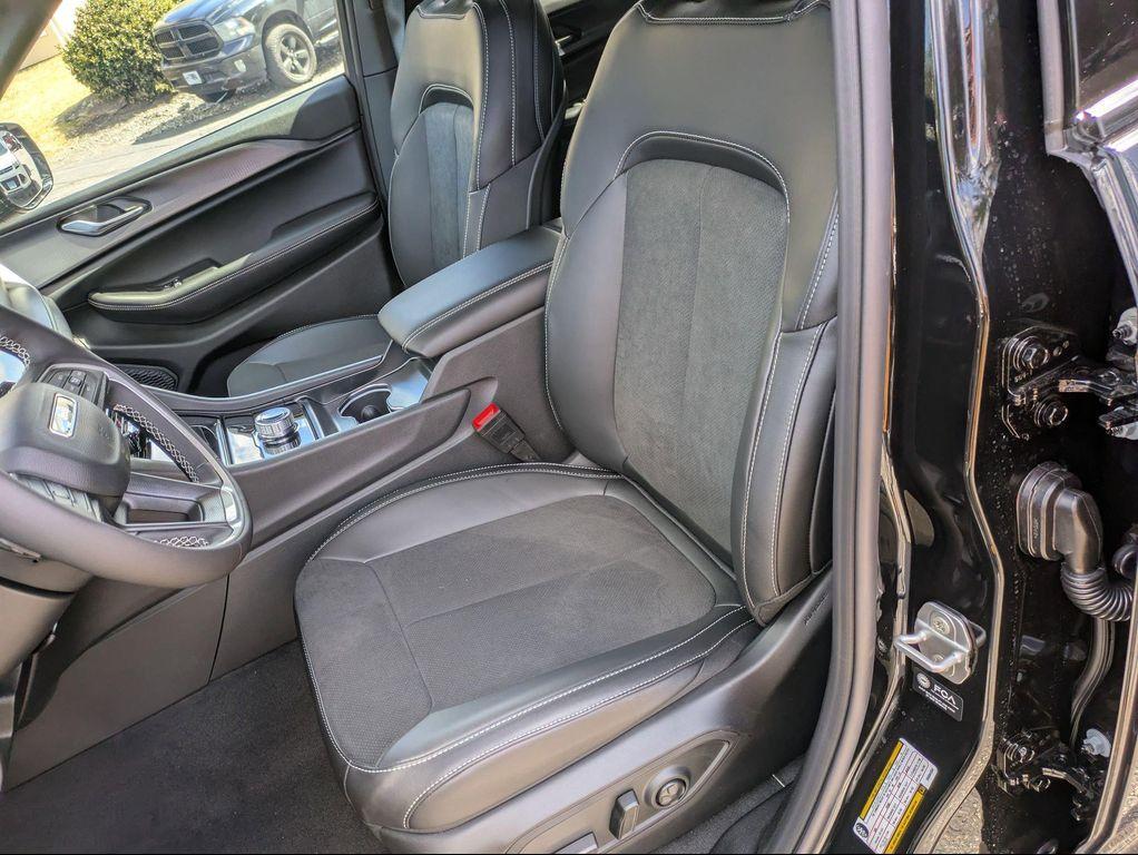 new 2025 Jeep Grand Cherokee L car, priced at $46,375