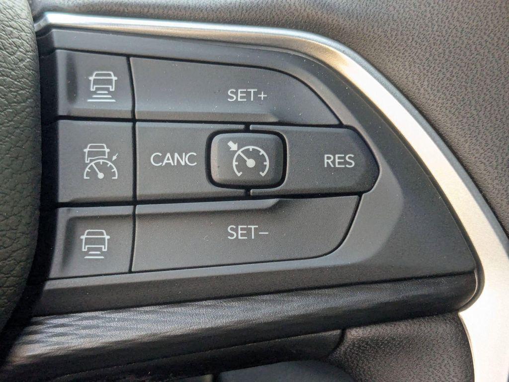 new 2025 Jeep Grand Cherokee car, priced at $38,496