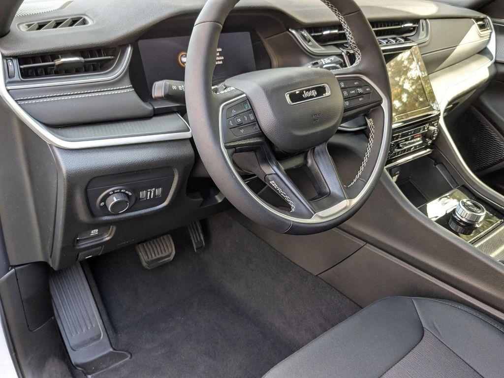 new 2025 Jeep Grand Cherokee car, priced at $38,496