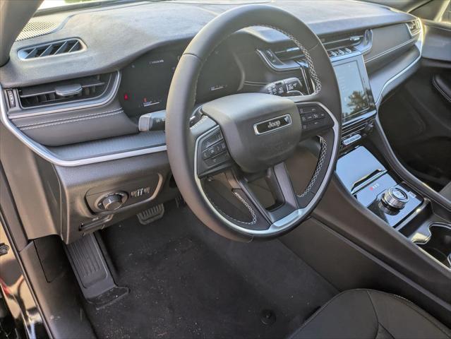 new 2025 Jeep Grand Cherokee car, priced at $40,175