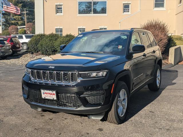 new 2025 Jeep Grand Cherokee car, priced at $40,175