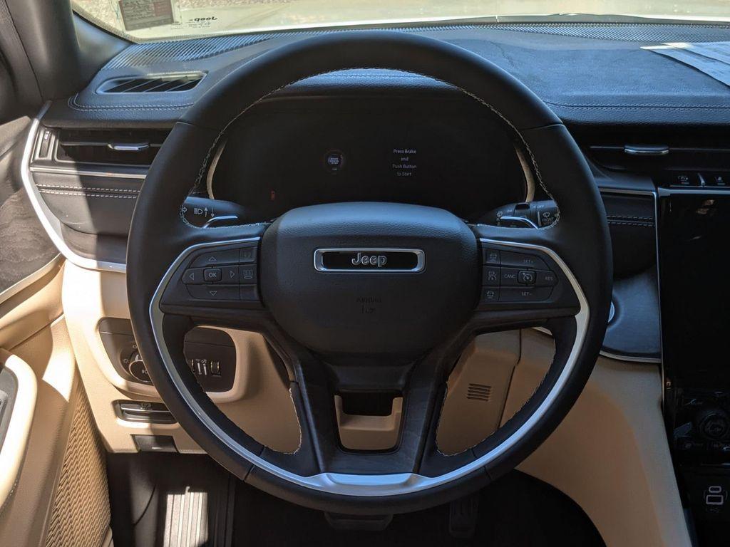 new 2025 Jeep Grand Cherokee car, priced at $45,845