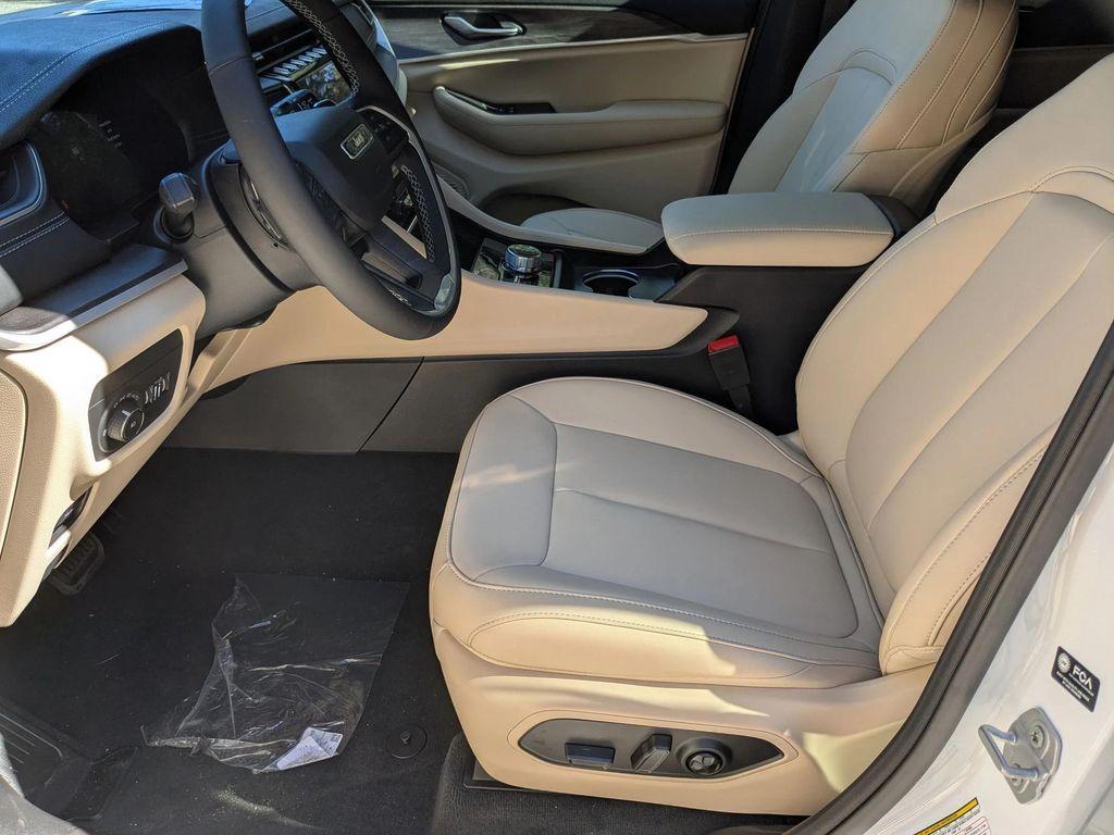 new 2025 Jeep Grand Cherokee car, priced at $45,845