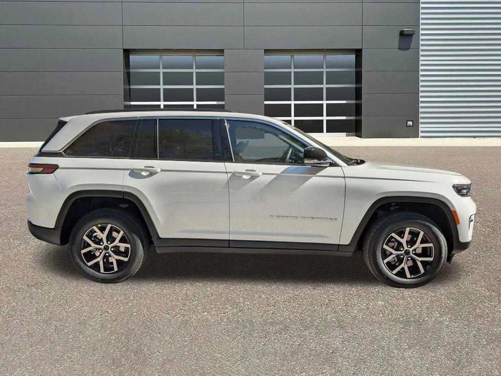 new 2025 Jeep Grand Cherokee car, priced at $45,845