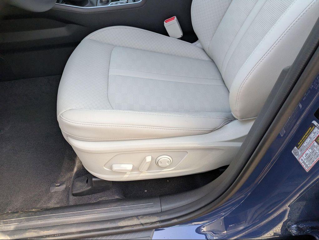 new 2025 Kia Sorento car, priced at $37,710