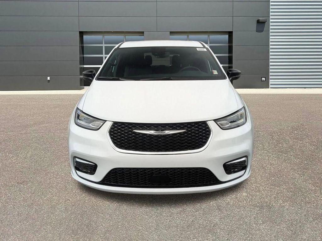 new 2026 Chrysler Pacifica car, priced at $38,295