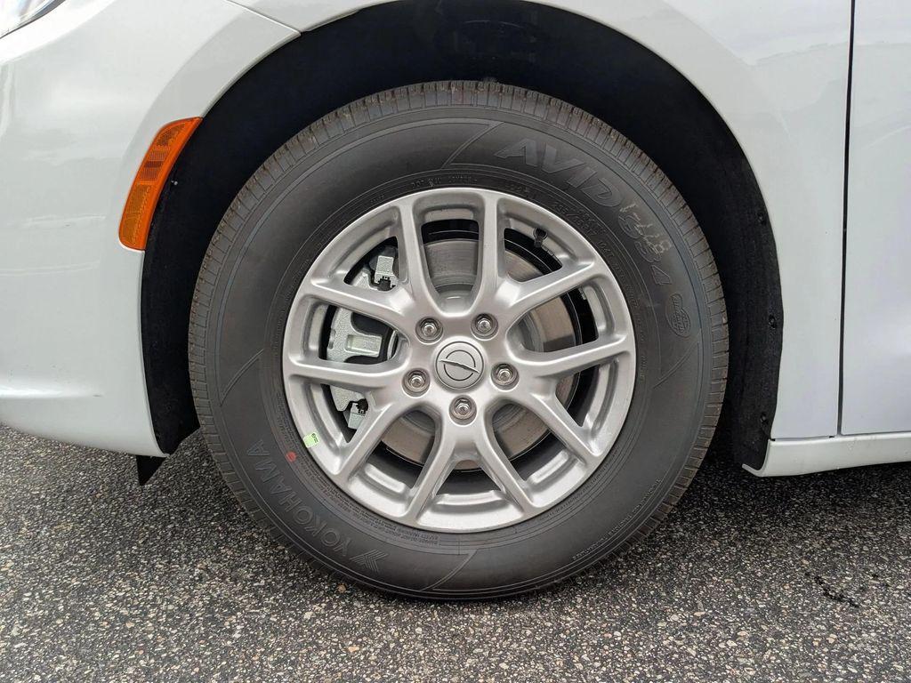 new 2026 Chrysler Pacifica car, priced at $38,295