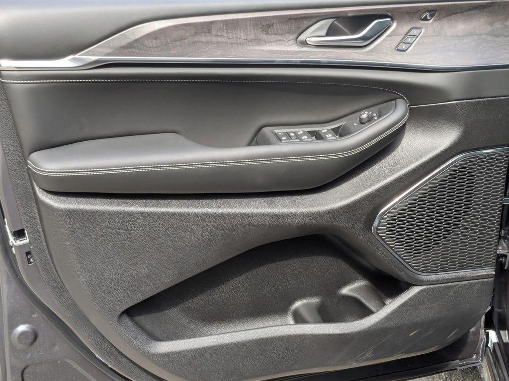 new 2025 Jeep Grand Cherokee L car, priced at $61,079
