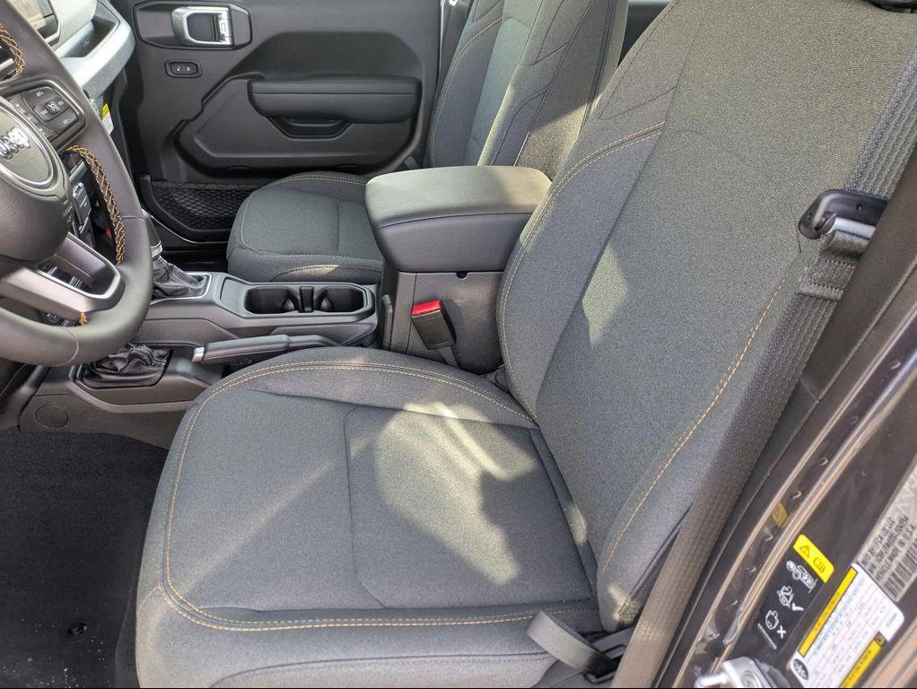 new 2025 Jeep Gladiator car, priced at $46,810