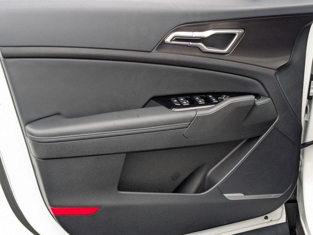 new 2025 Kia Sportage Hybrid car, priced at $35,555