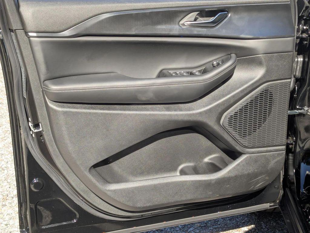 new 2025 Jeep Grand Cherokee car, priced at $44,439