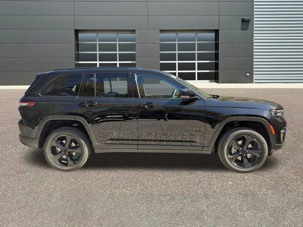 new 2025 Jeep Grand Cherokee car, priced at $44,439