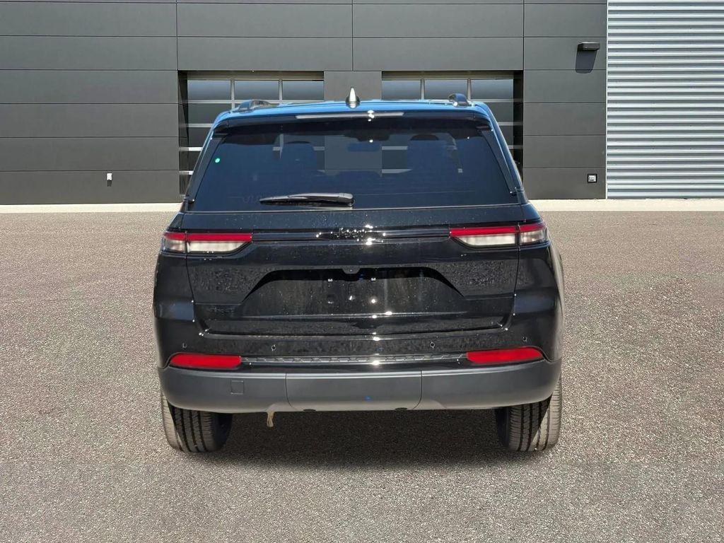 new 2025 Jeep Grand Cherokee car, priced at $44,439