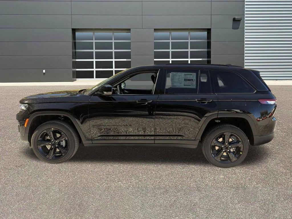 new 2025 Jeep Grand Cherokee car, priced at $44,439