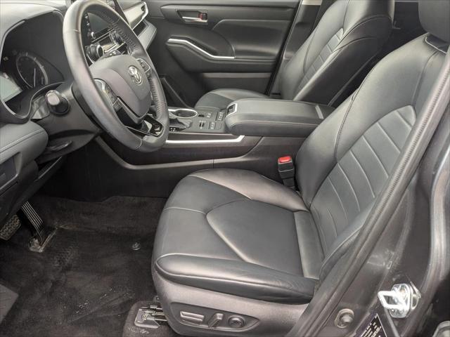used 2021 Toyota Highlander car, priced at $31,499