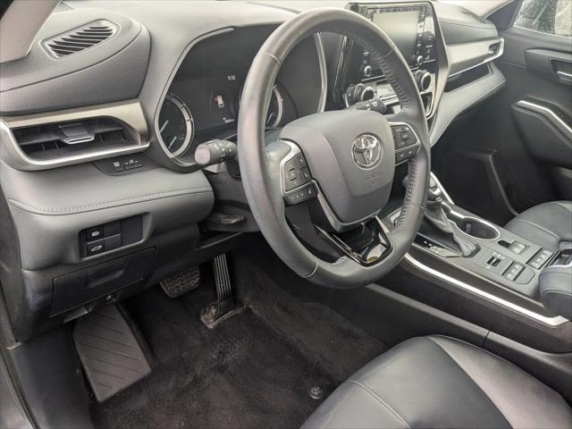 used 2021 Toyota Highlander car, priced at $31,499