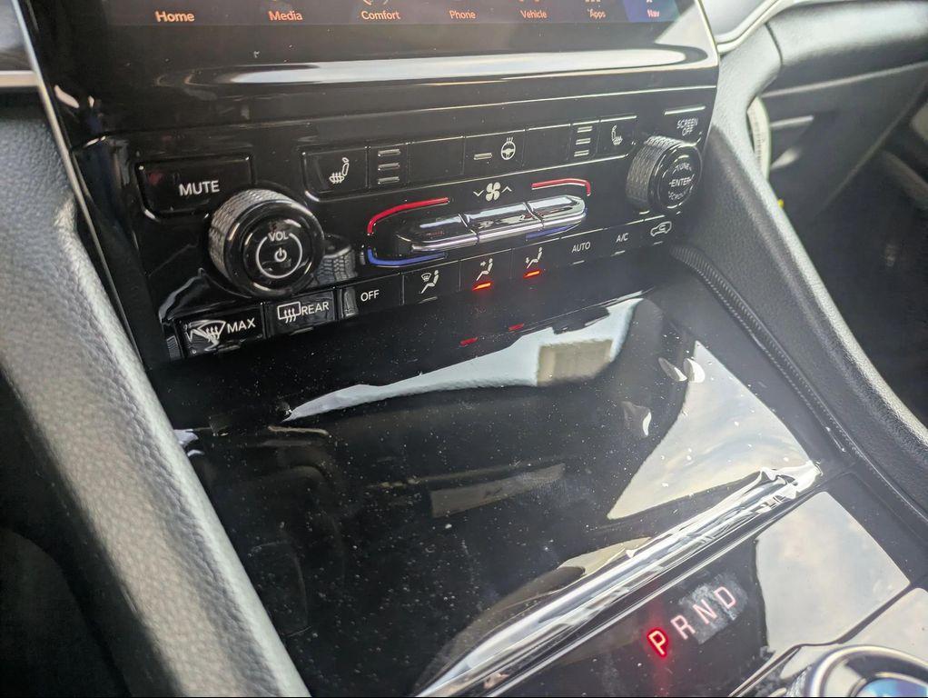 new 2025 Jeep Grand Cherokee car, priced at $47,999