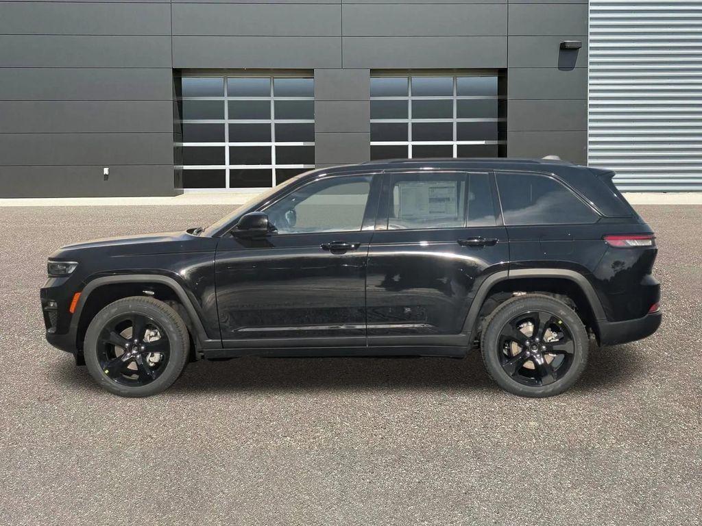 new 2025 Jeep Grand Cherokee car, priced at $47,999