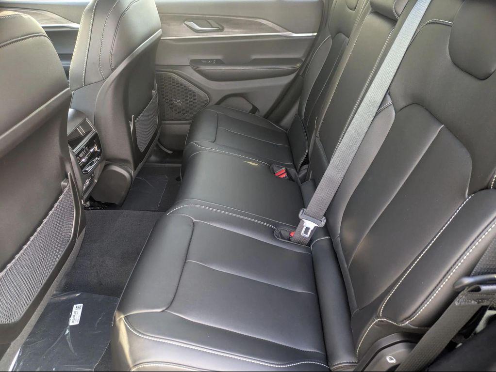 new 2025 Jeep Grand Cherokee car, priced at $47,999