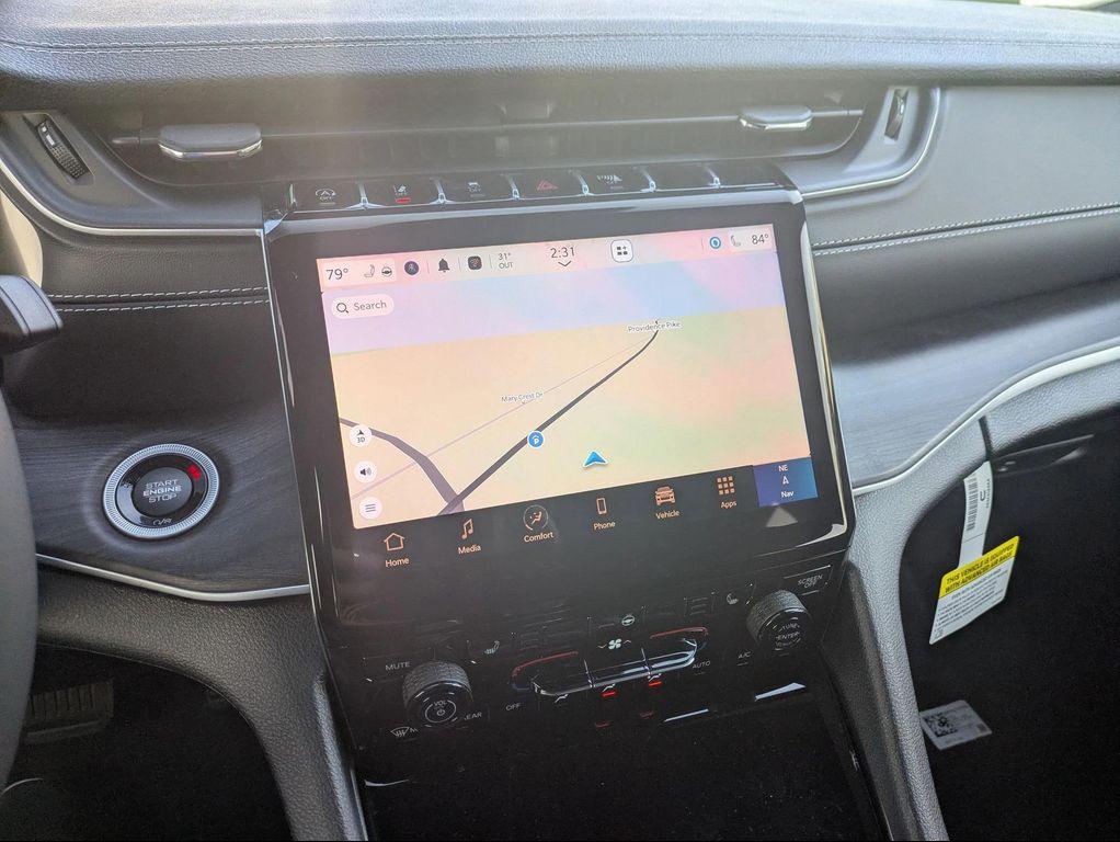 new 2025 Jeep Grand Cherokee car, priced at $47,999