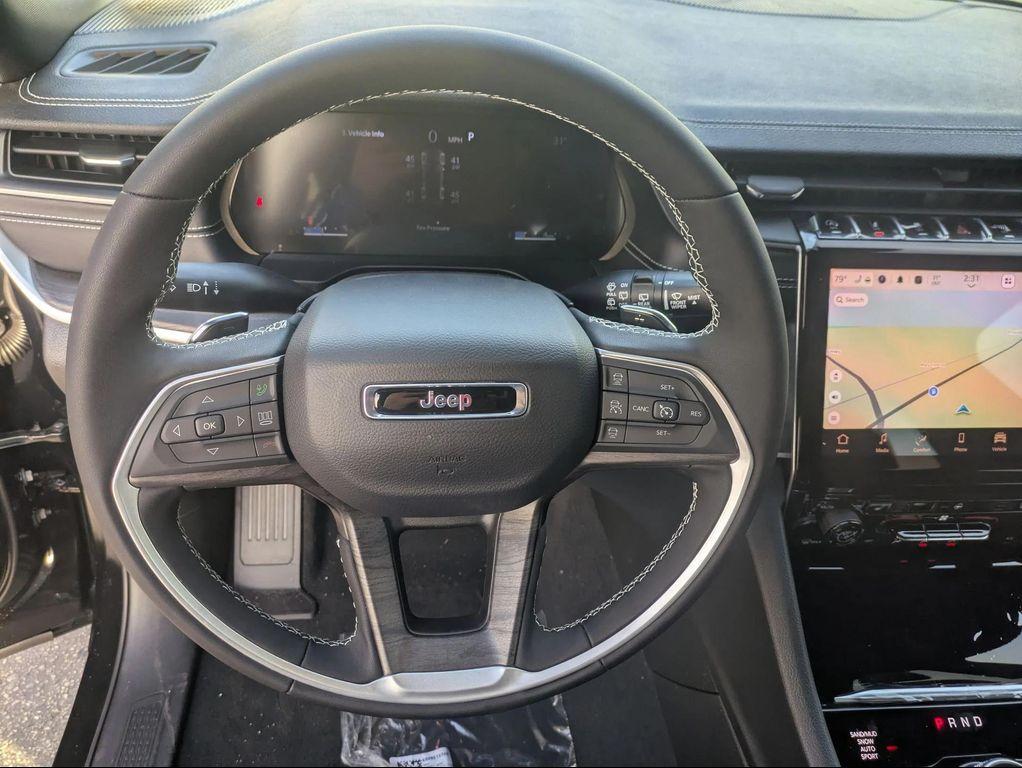 new 2025 Jeep Grand Cherokee car, priced at $47,999