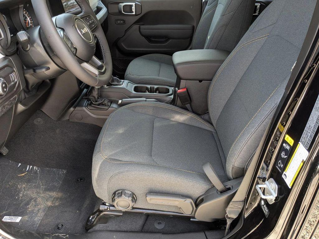 new 2025 Jeep Gladiator car, priced at $46,049