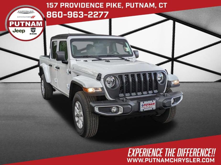 new 2023 Jeep Gladiator car, priced at $39,575