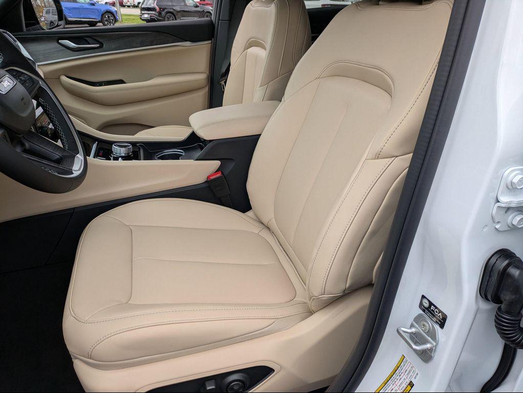 new 2025 Jeep Grand Cherokee car, priced at $44,478