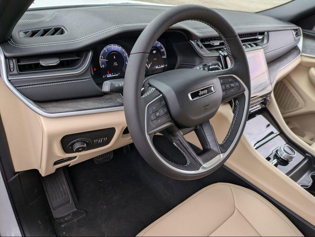 new 2025 Jeep Grand Cherokee car, priced at $44,478